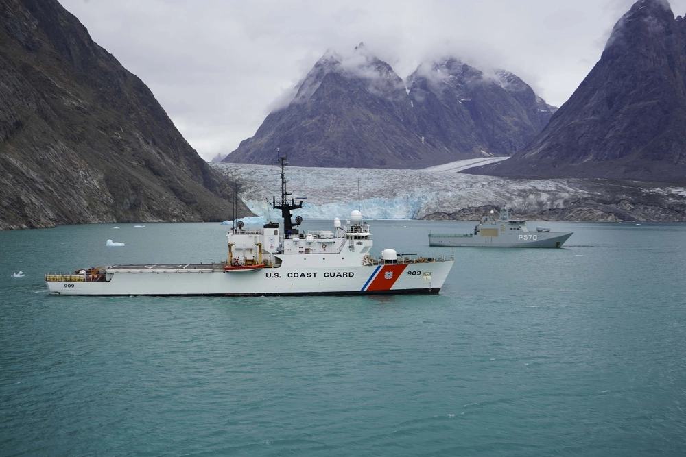 US Coast Guard med dansk skib i Grønlandsk farvand